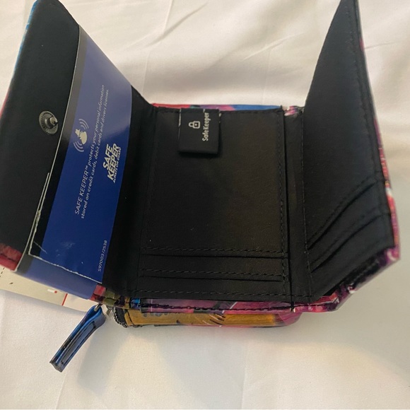 Mundi Pastel Floral Anna Indexer Safe Keeper Tri-Fold Wallet NWT - Picture 3 of 6